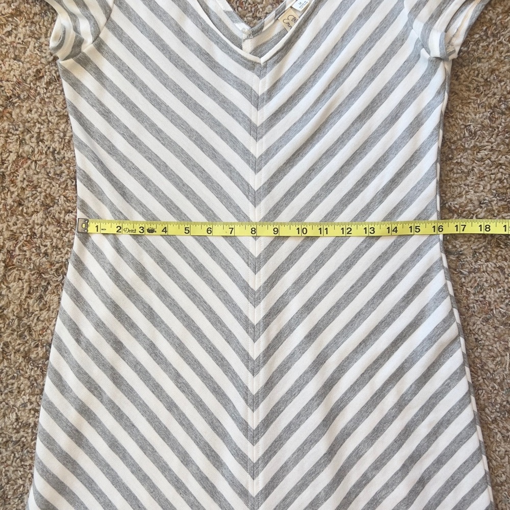 Emma & Michele Gray and White Casual A-line Dress with Flutter Sleeves - Picture 5 of 7